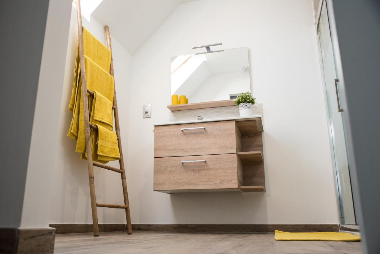 Au Petit Canteleu - Bed & Breakfast Beloeil Dış mekan fotoğraf